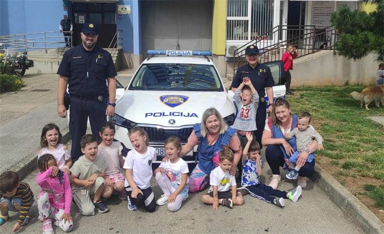 Slika /2024/Policija posjetila vrtić.jpg